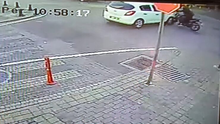 Otomobil ile motosikletin göz göre göre kazası kamerada