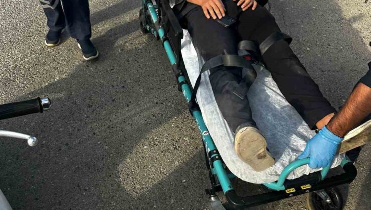 Otomobille motosiklet çarpıştı, kurye yaralandı