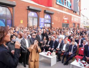 Seyhan Belediyesi Kent Lokantalarında “Askıda Yemek” uygulamasına bağış yapan iş insanlarına plaketli teşekkür