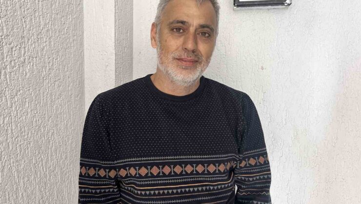 ‘Tilki acıktığında bir çocuk gibi bizim yolumuzu gözlüyor’ diyen adam 6 aydır yayla komşusu olan tilkiyi besliyor