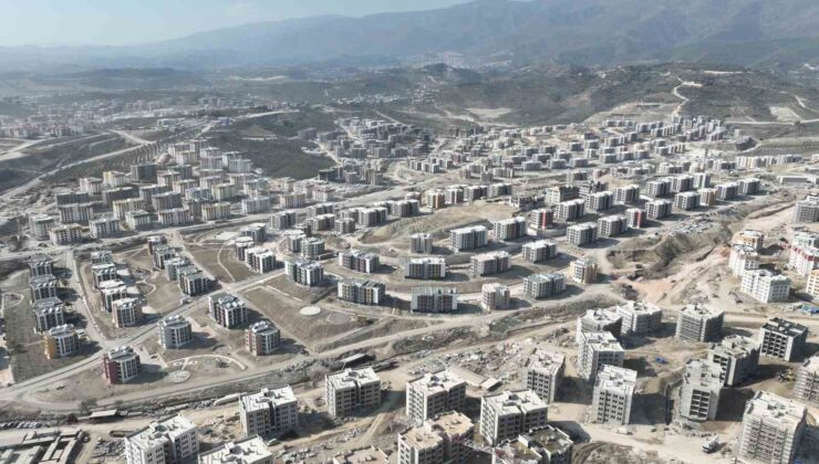 Türkiye’nin en büyük 2. şantiyesinde depremzede vatandaşlar sıcak yuvalarına kavuşmanın heyecanını yaşıyorlar