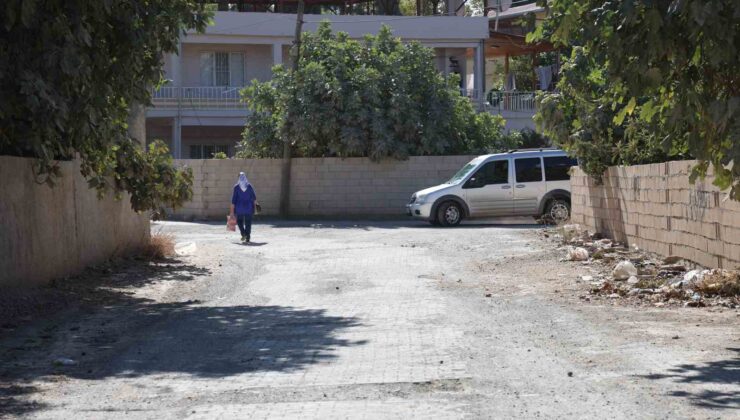 Türkoğlu ilçesinde vatandaşlar bozuk yollardan şikayetçi