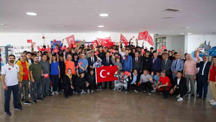 Vali Pehlivan: “Ya yaşayarak öğreneceğiz ya da yaşayanlardan öğreneceğiz”