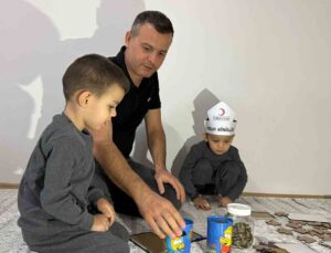 Yardım için biriktirdiği metal parayı yuttu, 4 saatlik operasyonla hayatta kaldı