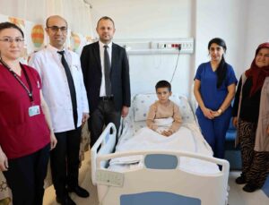 10 yaşındaki Berat, milyonda bir görülen tümörden Adana’da kurtuldu