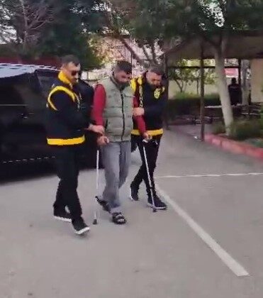 19 yıl 6 ay kesinleşmiş hapis cezasıyla aranan koltuk değnekli firari yakalandı