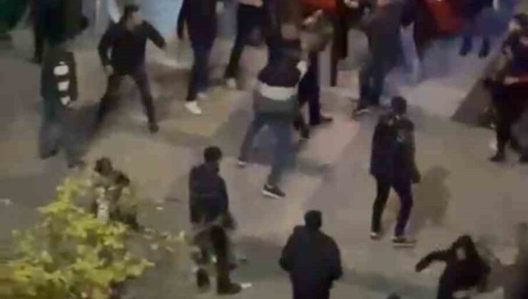 Adana’da 2 grubun tekme tokatlı kavgası kamerada