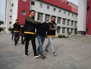 Adana’da sokak ortasında işlenen cinayetin faili 1’i kadın 4 şüpheli tutuklandı