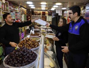 Adana’da zabıtadan usulsüzlüğe geçit yok