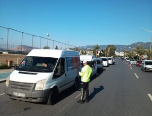 Antalya’da trafik denetimlerinde 41 bin sürücü denetlendi 17 bin  ceza kesildi