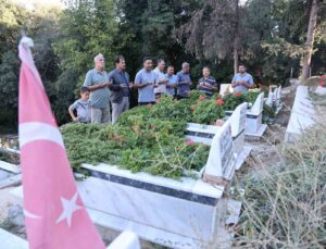 ’Asrın felaketi’nde 500’e yakın insanın hayatını kaybettiği mahallede depremin gerçekliğini mezarlık gösteriyor