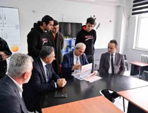 Başkan Kocagöz lise öğrencilerinin projelerini inceledi