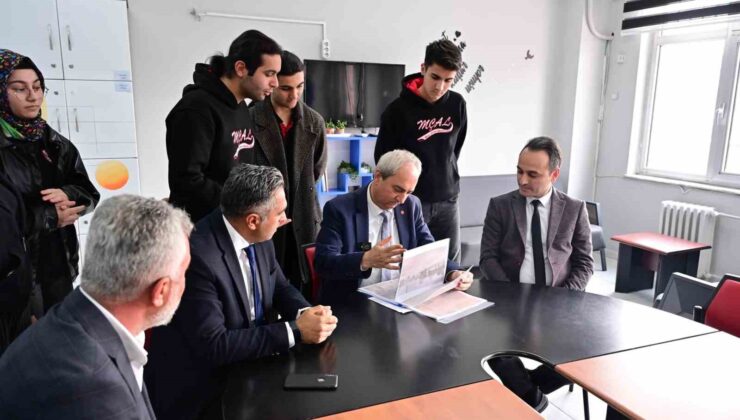 Başkan Kocagöz lise öğrencilerinin projelerini inceledi