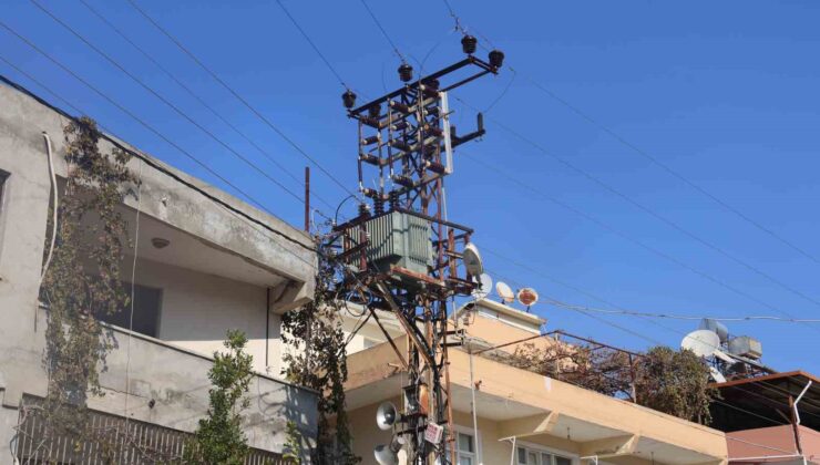 Bomba gibi patlayan trafo vatandaşları tedirgin etti