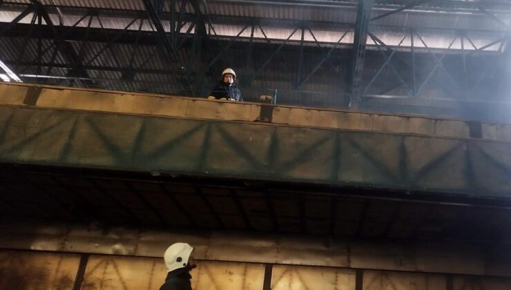 Boru fabrikasından alevler yükseldi