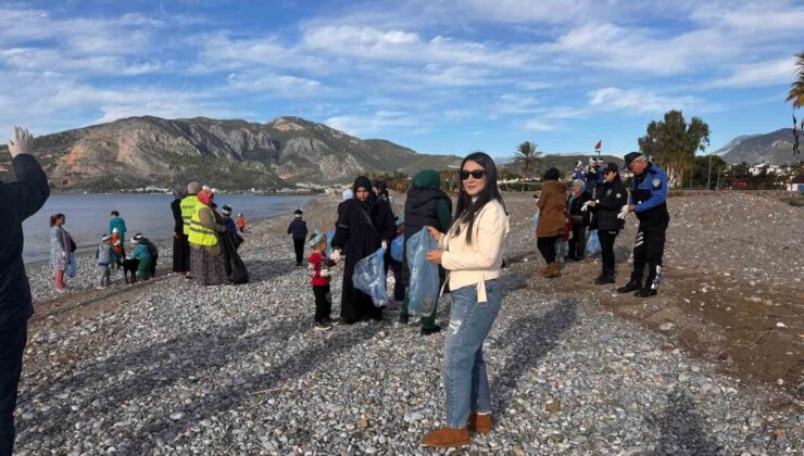 Bozyazı’da öğrenciler sahil temizliği yaptı