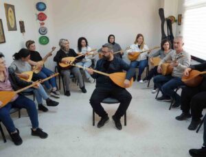 Çukurova’da ücretsiz saz kursuna yoğun ilgi