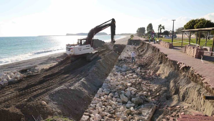Demre Kömürlük Sahili’ne 450 metre uzunluğunda duvar