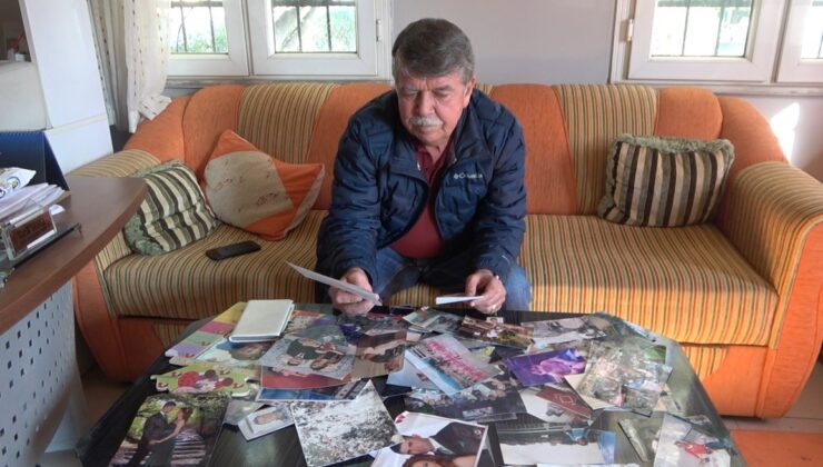 Depremin 22. ayında enkazdan çıkardığı fotoğrafları sahiplerine teslim eden muhtar yürekleri ısıttı