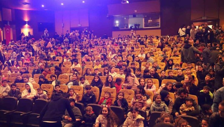 Depremzede çocukların yüzü çocuk oyunu etkinliğiyle güldü