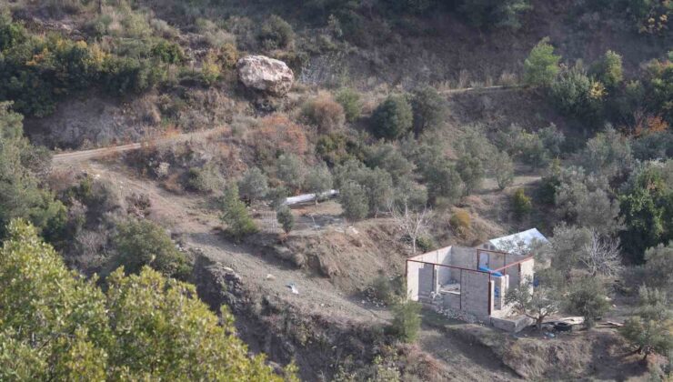 Depremzede vatandaşları korkutan patlamalar kamerada