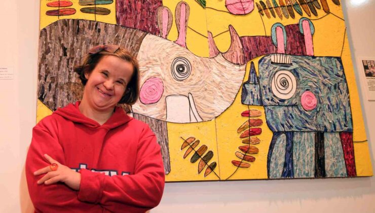 Down sendromlu ressam kalbindekileri tuvale aktarıyor