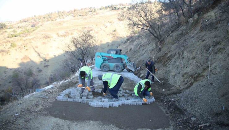 Dulkadiroğlu Belediyesi’nden kırsal mahallelere kilit parke hizmeti