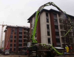 Ebrar Sitesi zorlu kış şartlarına rağmen yerinde dönüşüyor