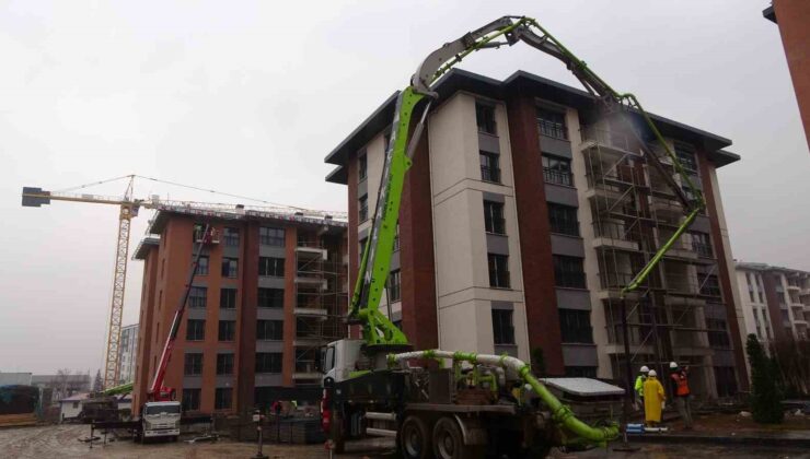 Ebrar Sitesi zorlu kış şartlarına rağmen yerinde dönüşüyor