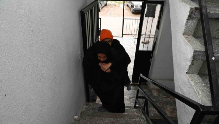 Engelli oğlunu yıllardır sırtında taşıyan kalp hastası anneye asansör yardımı