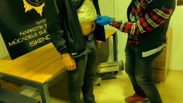 Hatay’da 2 kişi üzerlerine sardıkları 977 gram uyuşturucu ile yakalandı
