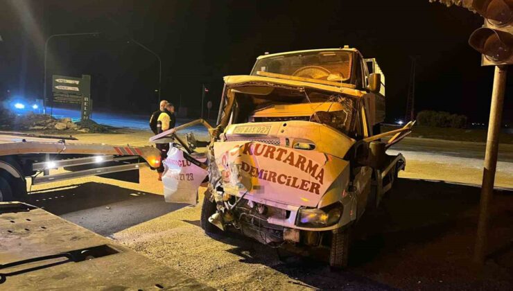 Hatay’da hafriyat kamyonu ile çekici çarpıştı: 2 yaralı