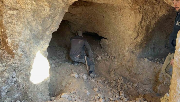 Hatay’da inşaat çalışmaları sırasında bulunan kaya mezar odaları görüntülendi