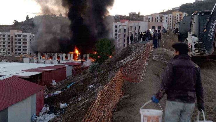 İşçilerin kaldığı konteyner yatakhane alevlere teslim oldu