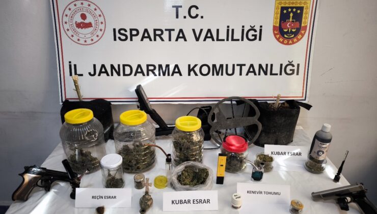 Isparta’da 3 eve uyuşturucu baskını