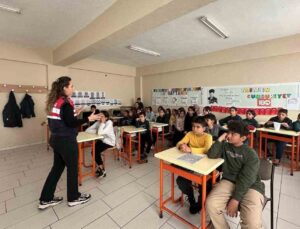 Jandarmanın öğrencilere yönelik siber farkındalık eğitimleri sürüyor