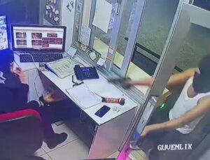 Kadın güvenlik görevlisinin yaşadığı dehşet anları kamerada