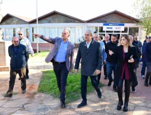 Kepez Belediyesi 19 mahallede 53 parkı yeniledi