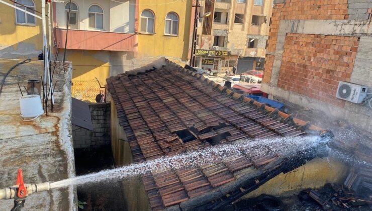 Kırıkhan’da metruk binada çıkan yangın söndürüldü