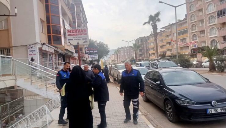 Kucağında bebekle duyguları istismar eden kadın dilenci yakayı ele verdi
