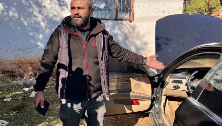 Lüks otomobil park halinde alev aldı