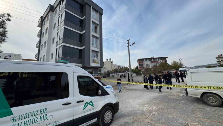 Mersin’de koca vahşeti: Eşini yeni aldıkları evin önünde öldürdü