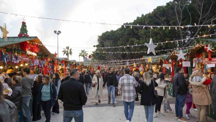 Mersin’de kurulan ’Yılbaşı Pazarı’ vatandaşları bekliyor