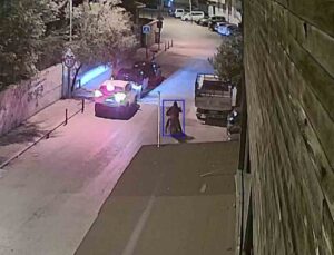 Motosiklet hırsızı cam silip para toplarken yakalandı
