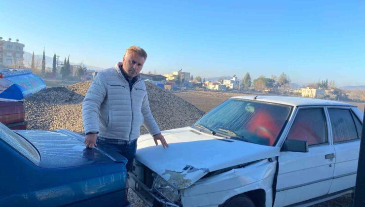 Osmaniye’de kontrolden çıkan pikap oto galerideki araçlara çarptı