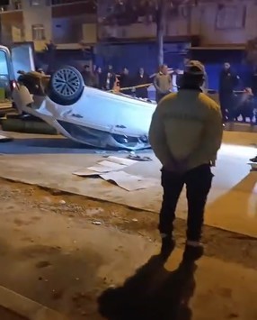 Otomobil park halindeki araç ile trafoya çarpıp devrildi: 1 ölü, 3 yaralı