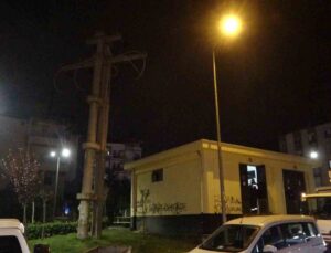 Park içindeki elektrik telleri alev alev yandı, mahallede korku dolu anlar yaşandı