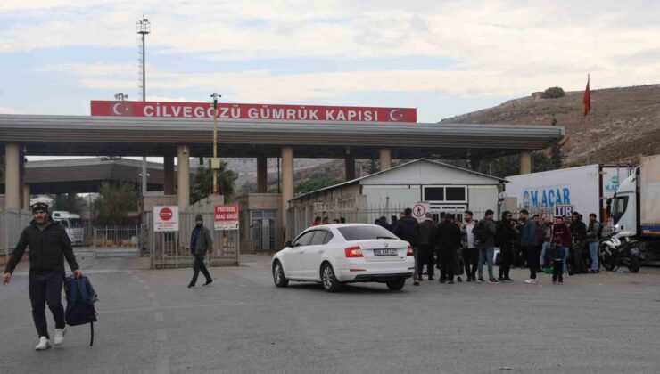 Rejimin devrildiğini duyan Suriyeliler ülkelerine dönmek için Cilvegözü’ne akın ettiler