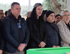 Şarkıcı Murat Kekilli’nin annesi Adana’da toprağa verildi