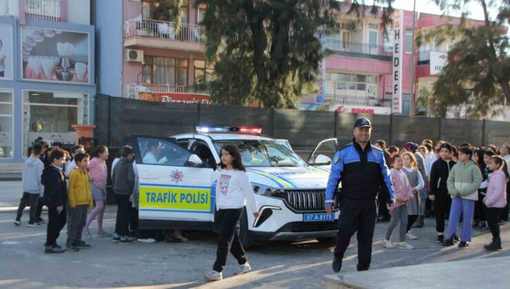 Serik’te Yerli Malı haftasında yerli ve milli araç Togg öğrencilere tanıtıldı